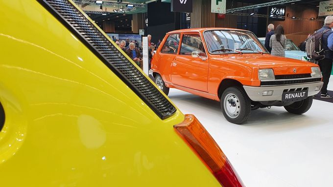 Jedním z taháků letošní výstavy Retromobile byla oslava padesáti let Renaultu 5.