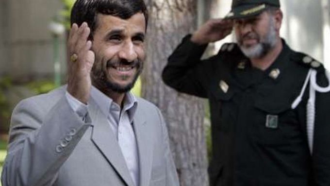 Ahmadínežád dnes v Teheránu přijal aghánského prezidenta Karzáího.