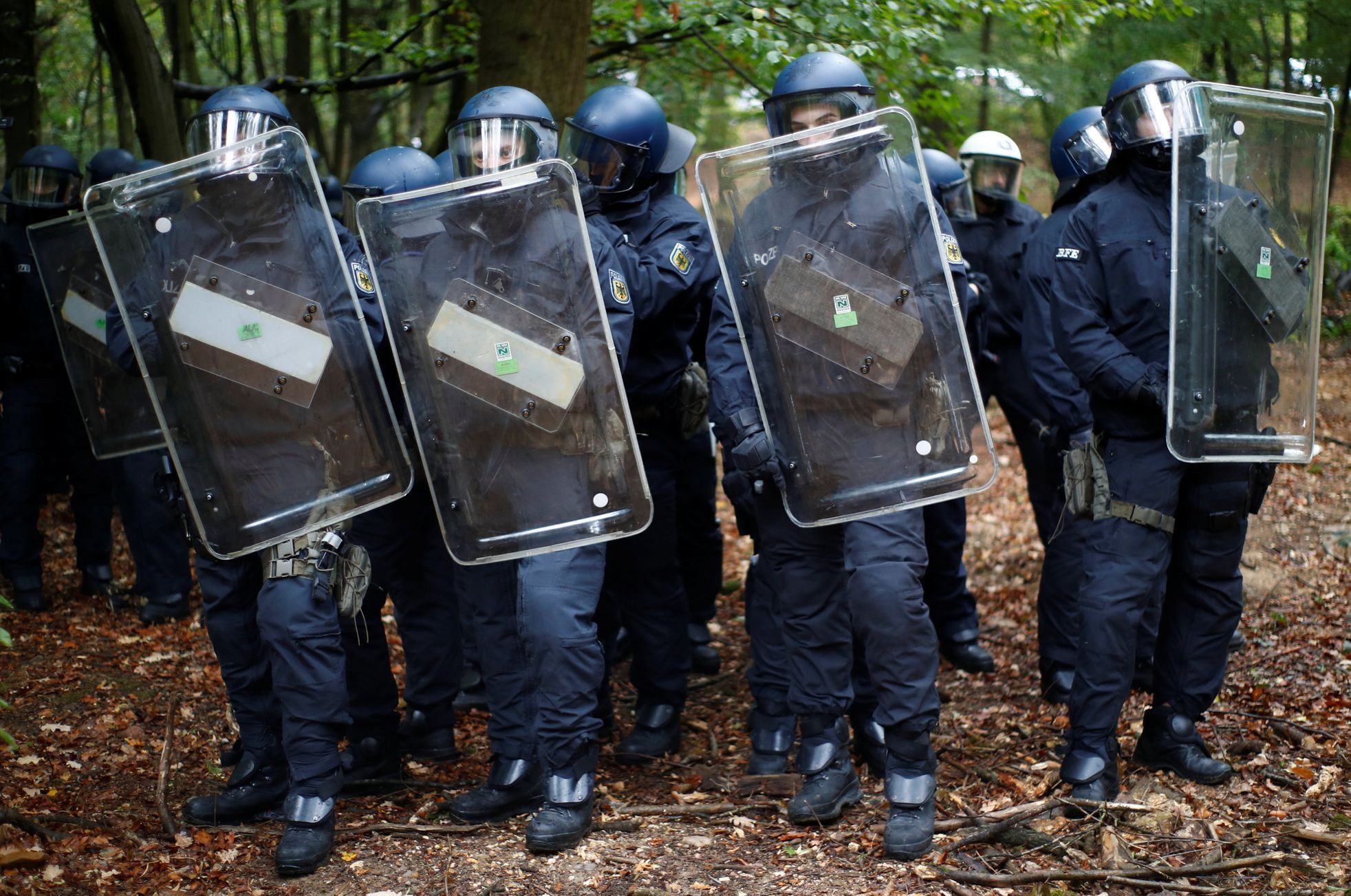 Německá policie začala s vyklízením lesa u uhelného dolu.