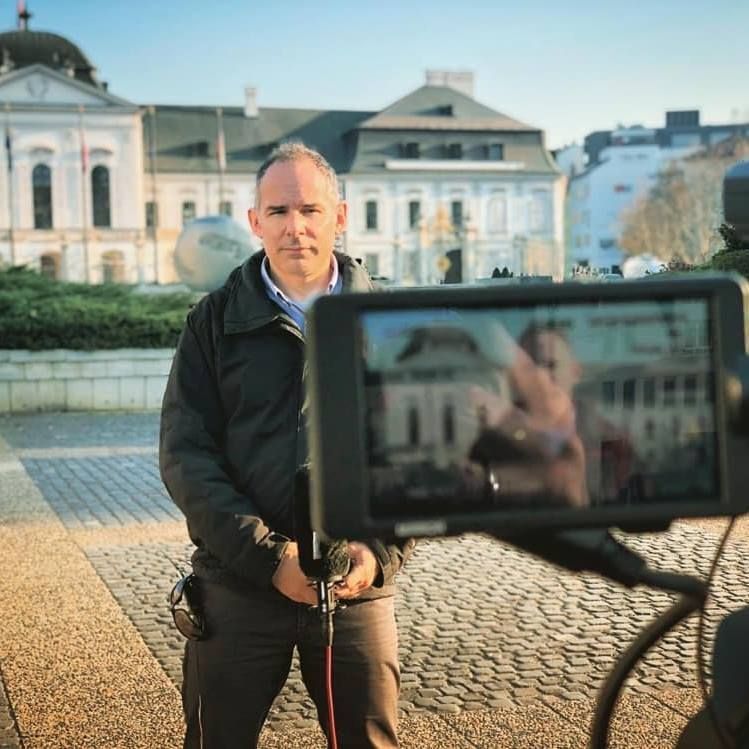 Rob Cameron, novinář BBC v Praze