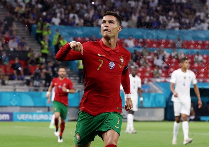 Cristiano Ronaldo slaví gól na Euru 2020.