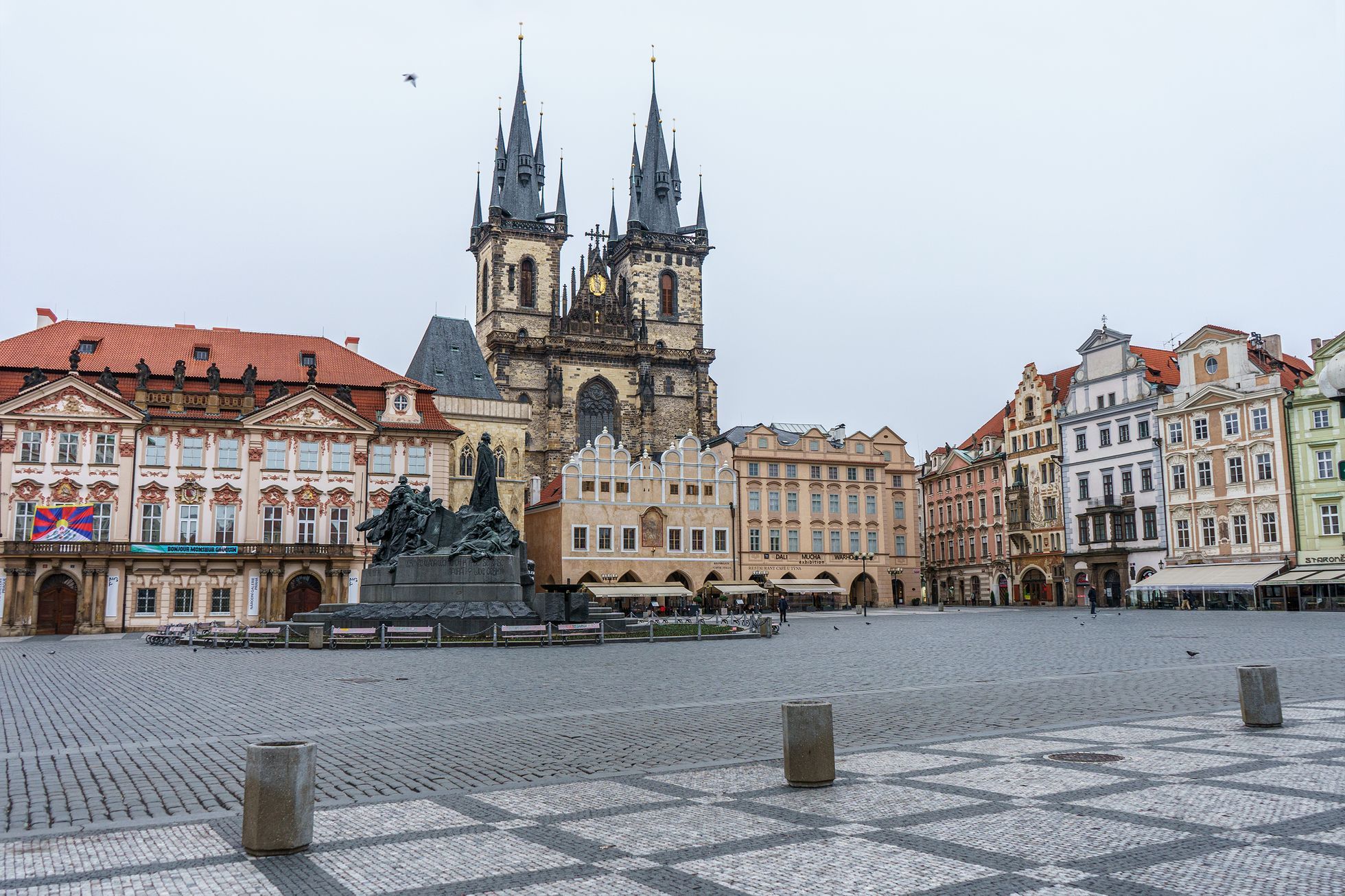srovnání - Praha bez turistů a s nimi