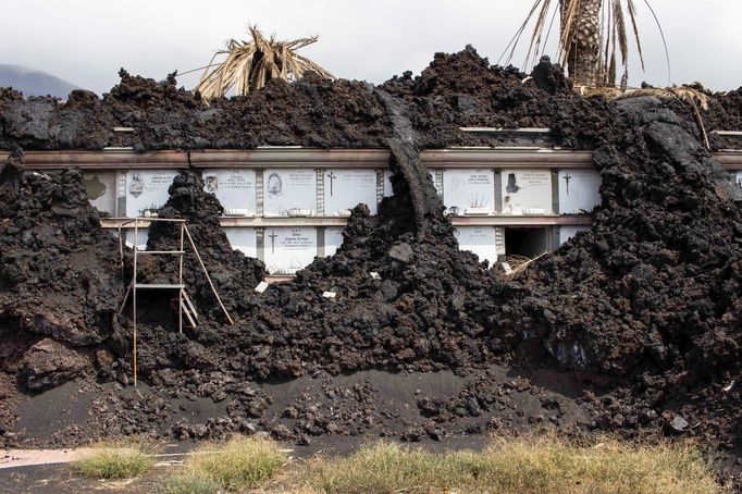 Záběr z fotoreportáže ukazující ostrov La Palma, který patří do souostroví Kanárské ostrovy, rok po erupci sopky Cumbre Vieja.