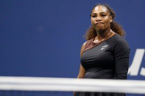 Modelky, Tyson, naštvaná Serena i skvělý Djoker. Projděte si nejlepší fotky US Open