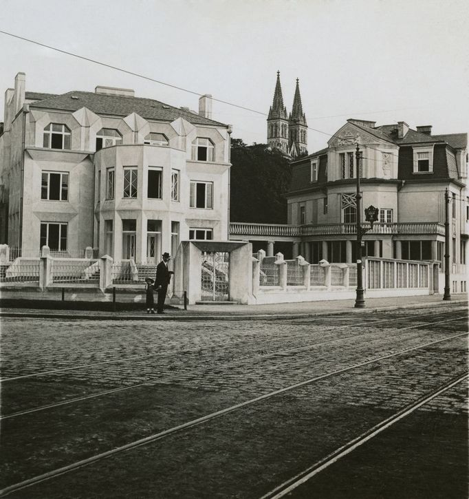 Anonym: Kubistické domy pod Vyšehradem, asi 1913, Sbírka Scheufler.