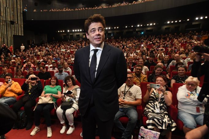 Benicio Del Toro ve Varech.