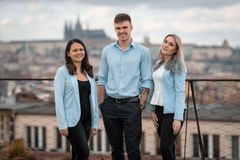 Zaplatit nákup, objednat dovolenou, zařídit pohřeb. Češi řeší přes internet i smrt