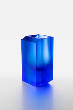 Váza Abyss je prvním dílem, jež Jan Plecháč navrhl pro sklárnu Moser.