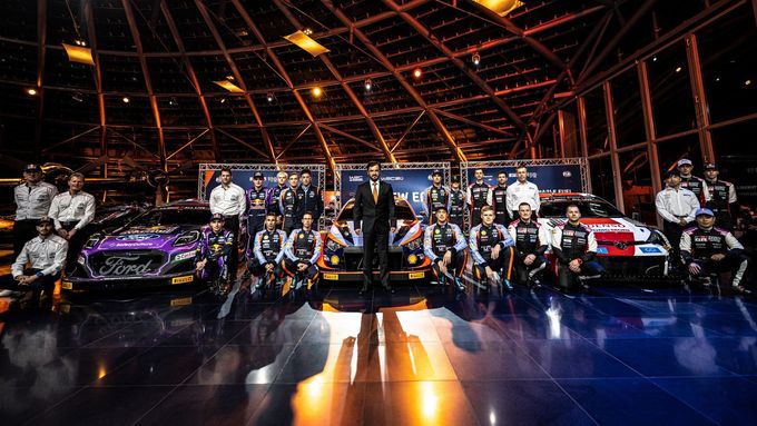 Speciály nové kategorie Rally1 od Fordu, Hyundai a Toyota společně s jejich továrními posádkami.