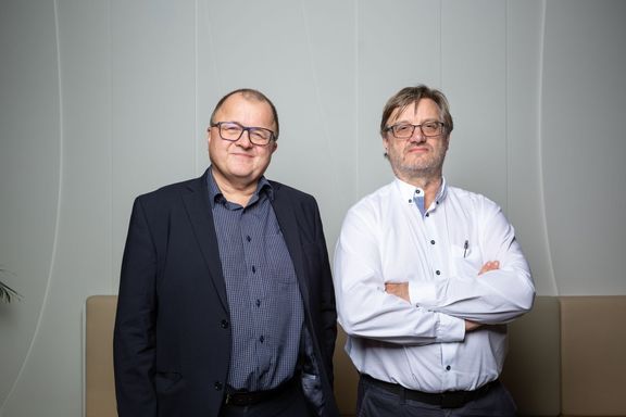Martin Linhart (vlevo) a Martin Hejral. Kdysi motorističtí novináři, dnes tiskoví mluvčí automobilek Ford a Opel.
