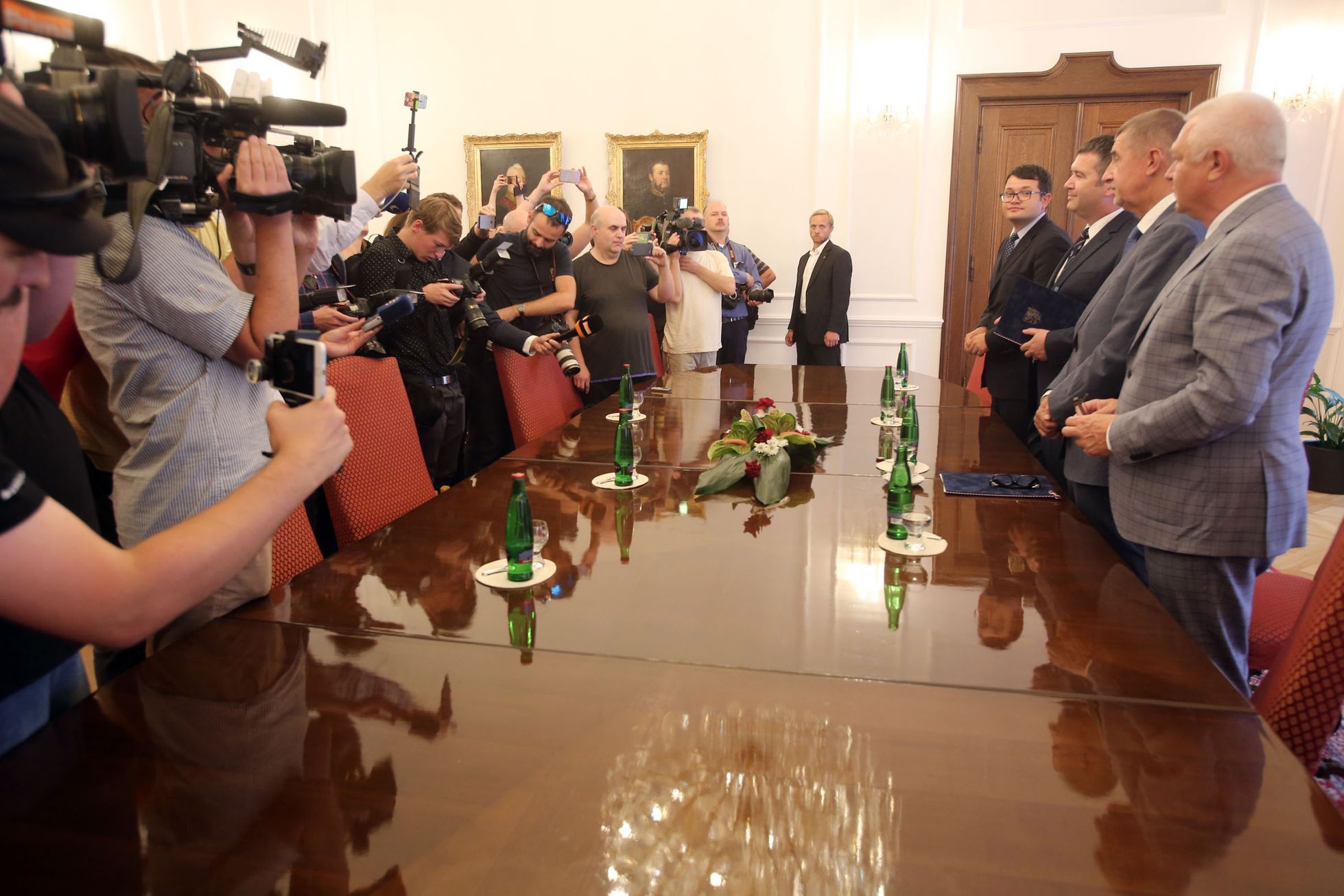 Podpis koaliční smlouvy mezi ANO a ČSSD