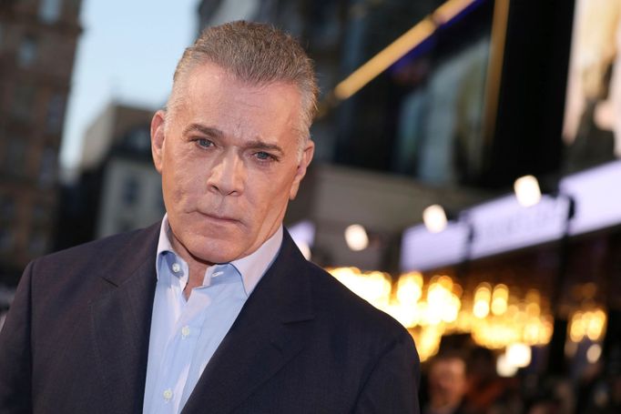 Ray Liotta hrál v nedávném filmu Manželská historie. Na snímku je z jeho premiéry v Londýně, 2019.