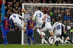 Živě: Real - Barcelona 2:3, Messi v posledních sekunách vrací vedení Barceloně a rozhoduje o vítězi
