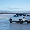 Volvo EX30, elektromobil, zima, jezero, led, zamrzlé jezero, jízda na zamrzlém jezeře