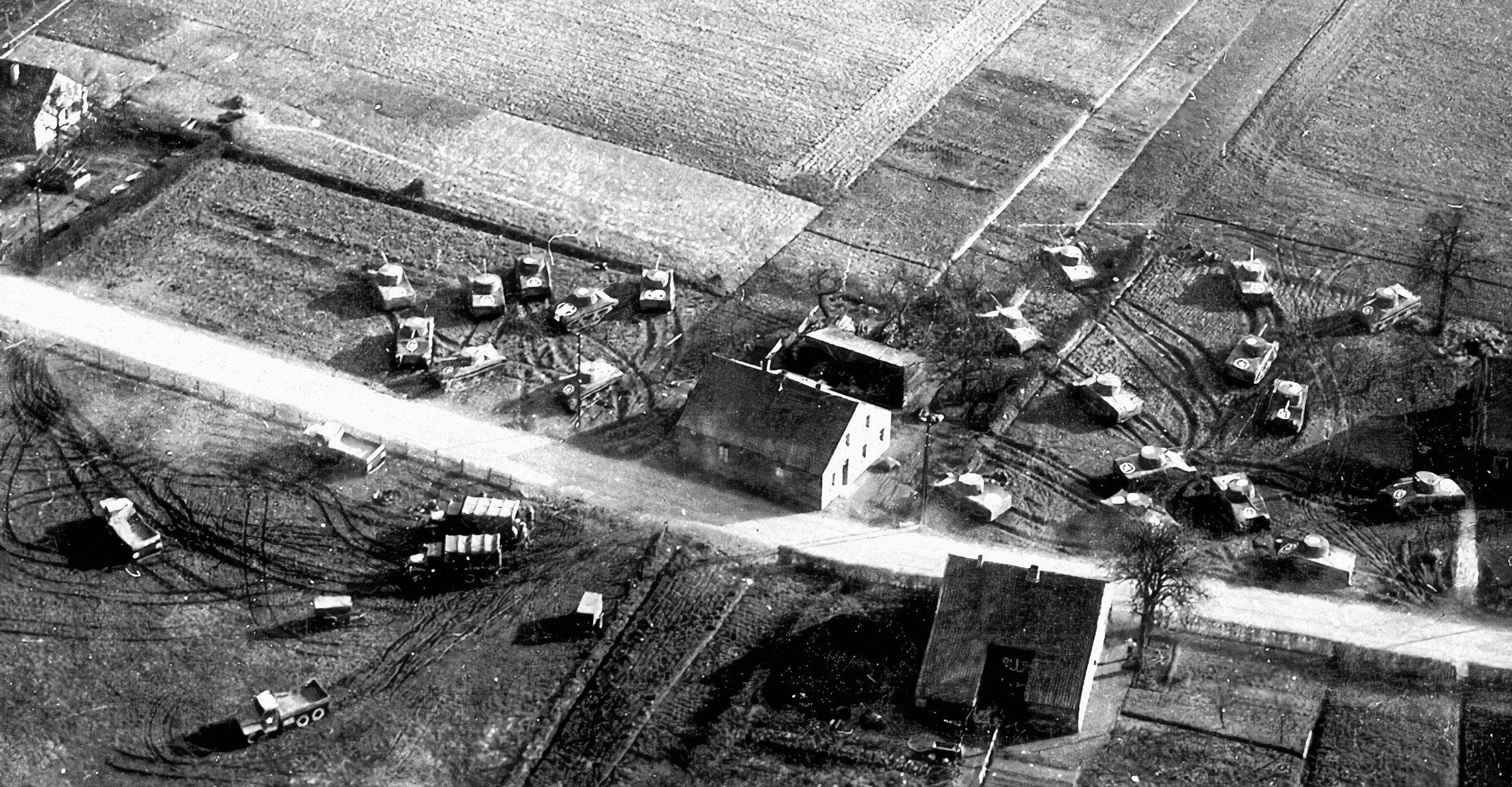Makety zbraní, atrapa, válka, zbraně, válečná lest, historie