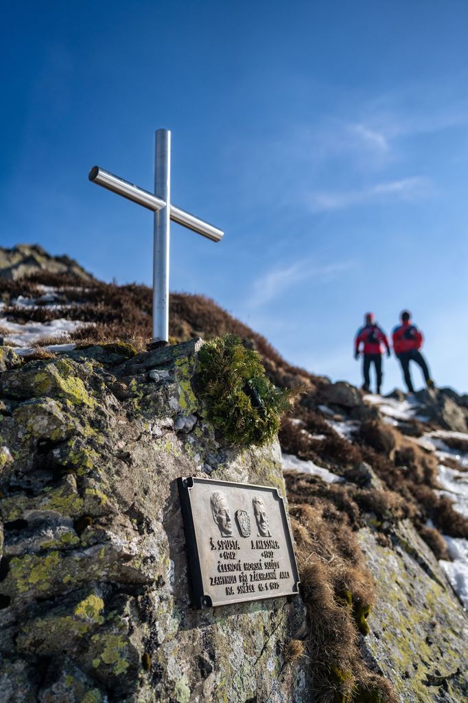 Záběr z dokumentárního filmu o Horské službě Ve službě horám.