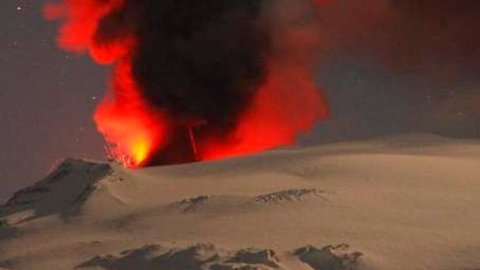 Probuzený vulkán je mocnější než všechen byznys světa.
