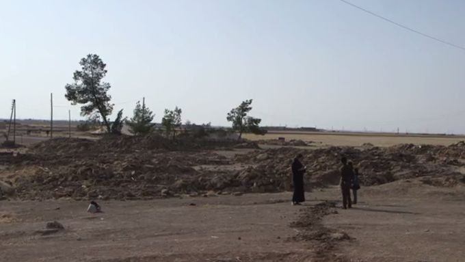 Oblasti na severu Sýrie, kde kurdské milice bouraly domy a vyháněly jejich obyvatele.
