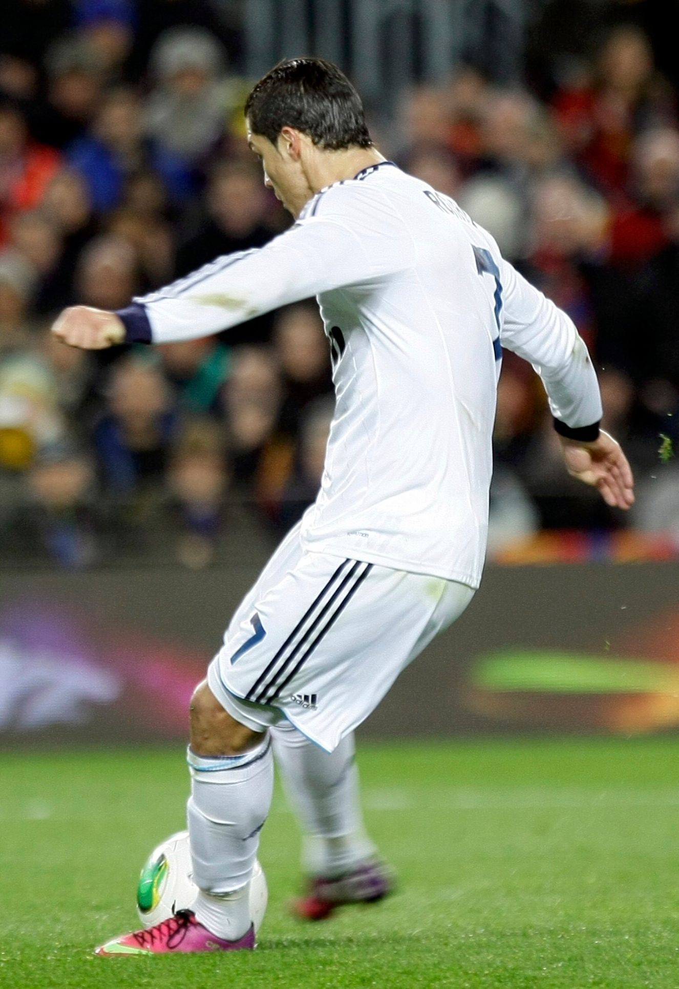 FC Barcelona - Real Madrid: Cristiano Ronaldo proměňuje penaltu
