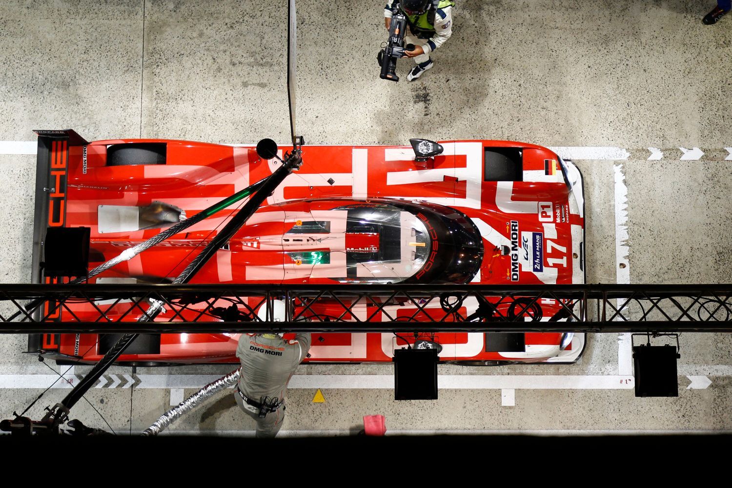 24 h Le Mans 2015: Porsche 919 Hybrid (17), Porsche Team: Timo Bernhard, Mark Webber, Brendon Hartley