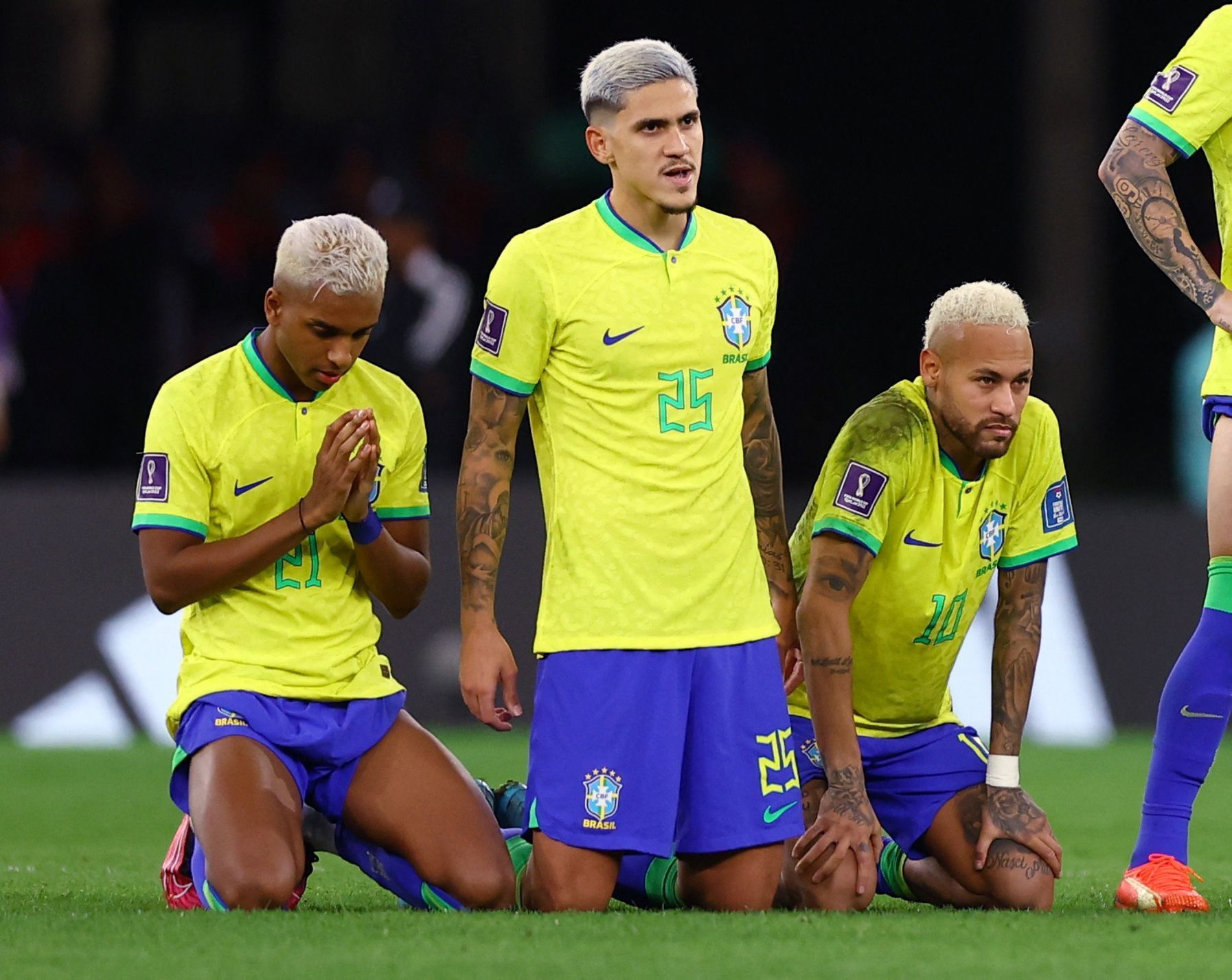 Smutní Brazilci po porážce ve čtvrtfinále MS 2022 Chorvatsko - Brazílie