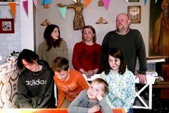 "Mívám návaly vděčnosti." Ukrajinka s dětmi našla útočiště u Rusů v Praze
