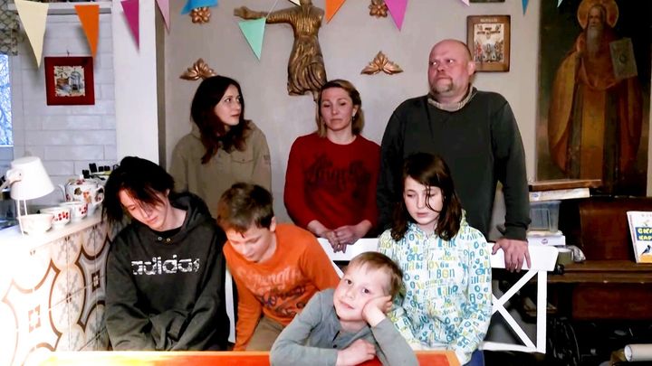 "Mívám návaly vděčnosti." Ukrajinka s dětmi našla útočiště u Rusů v Praze; Zdroj foto: Reuters