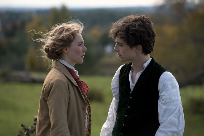 Saoirse Ronanová a Timothée Chalamet.