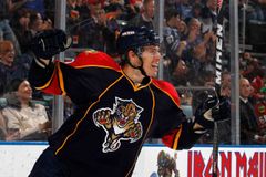 Nevídaná demolice soupeřů. Vysloužilá hvězda NHL si podmanila zapadlou ligu