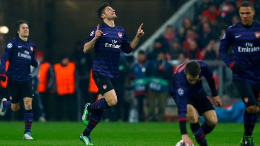 Fotbal, Liga mistrů, Bayern Mnichov - Arsenal: Oliver Giroud slaví gól na 0:1
