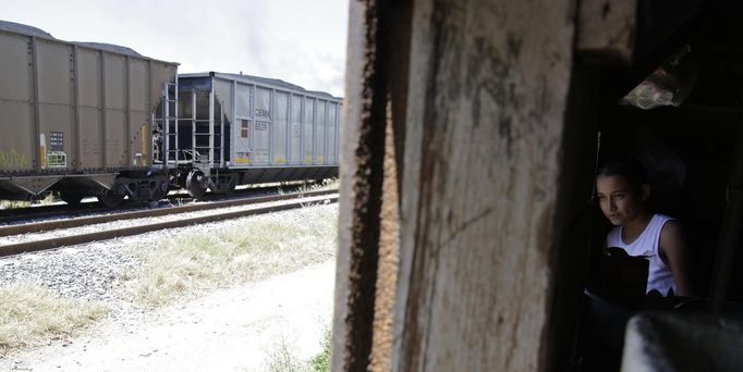 Ruth sits inside a train carriage she calls home in Cadereyta on the outskirts of Monterrey August 7, 2012. Ruth, her eight other family members and their pets have been living in the abandoned carriage next to a train track for the last 15 years. Ruth's grandparents moved from Tamaulipas to Cadereyta after one of their sons was killed on the street by a stray bullet. The family moved into the carriage, which was empty after having been occupied by a vagabond, after living for the first five years in a rented room after arriving in Cadereyta. Picture taken August 7, 2012 REUTERS/Daniel Becerril (MEXICO - Tags: SOCIETY) Published: Srp. 11, 2012, 2:50 dop.