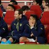 Alexis Sánchez a Petr Čech na lavice Arsenalu