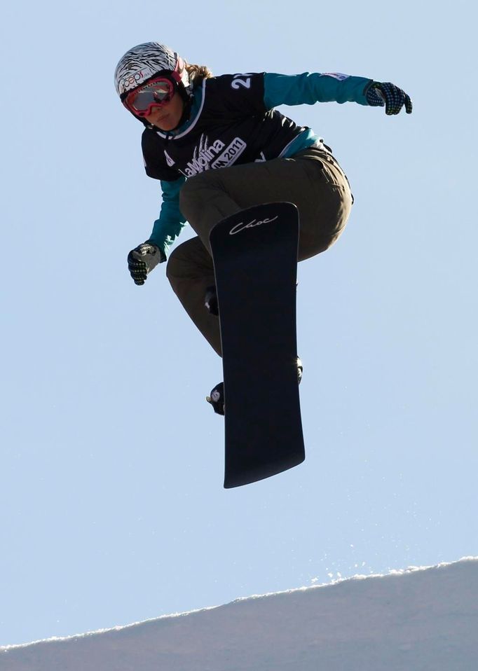 Sedmnáctiletá Eva Samková skončila na mistrovství světa ve snowboardcrossu pátá, což je nejlepší český výsledek v historii šampionátů.