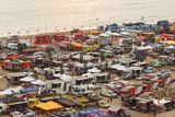 Na startu Rallye Dakar bylo i letos několik stovek jezdců automobilů, kamionů, motocyklů a čtyřkolek. Startovalo se v Limě.