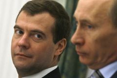 Hospodářský kolaps drolí tandemokracii Putin-Medveděv