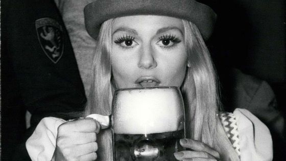 Je tu Oktoberfest: Pivo za tři sta padesát a razie na šmíráky, co fotí ženy pod sukní