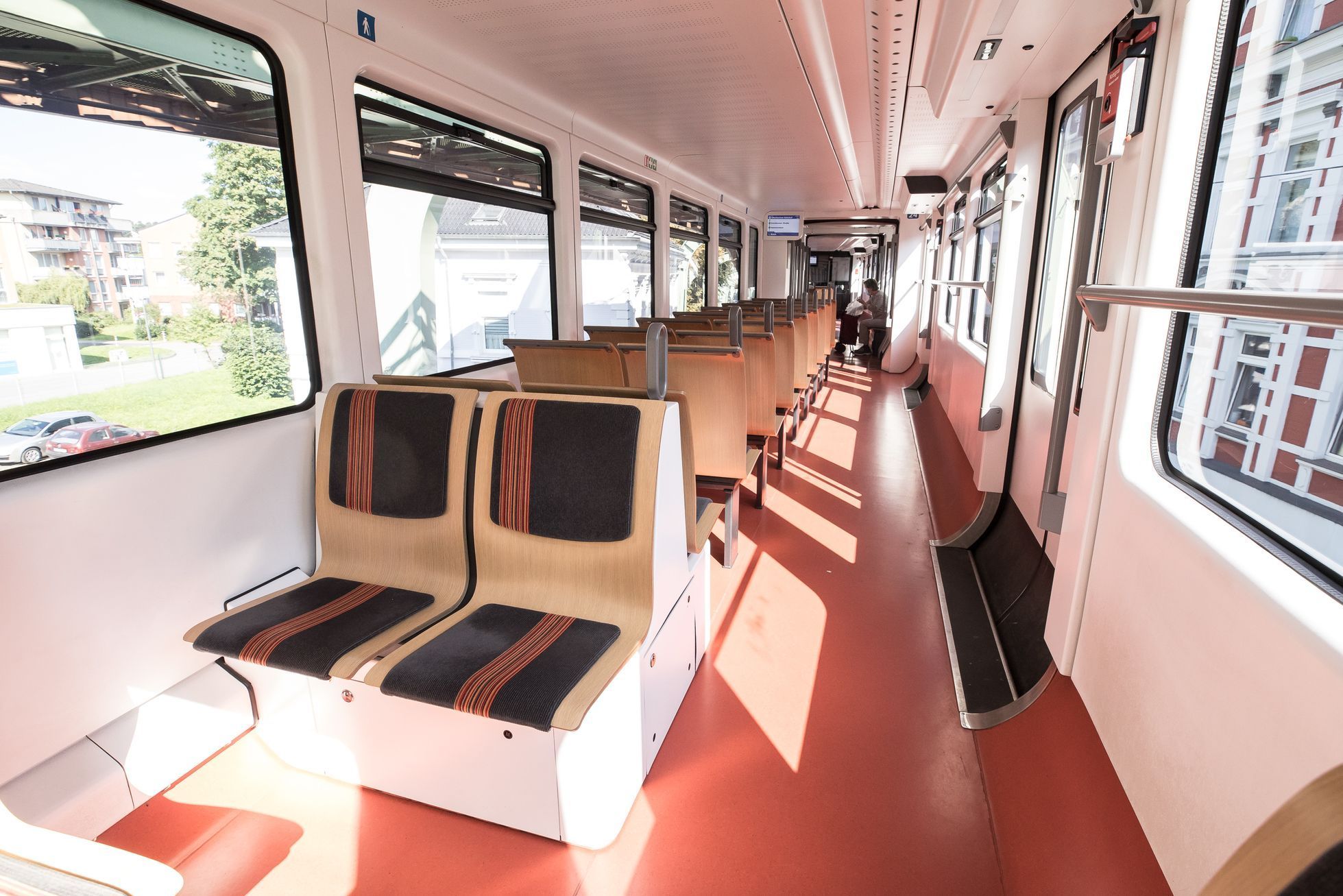 Wuppertal tramvaj zavěšená, visutá dráha, veřejná doprava, MHD