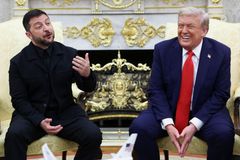 Trump volal Putinovi, Zelenskému chválil oblek. Čeká se summit Putin-Trump-Zelenskyj