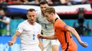 Vladimír Coufal a Frenkie de Jong  v osmifinále Nizozemsko - Česko na ME 2020