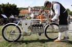 Prezident Pavel v Římě vyjednává pro Škodu Auto renovaci historické motorky