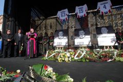 Extraliga kvůli pohřbům hokejistů začne až v neděli