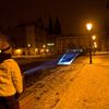 Greenpeace si posvítili na Pražský hrad