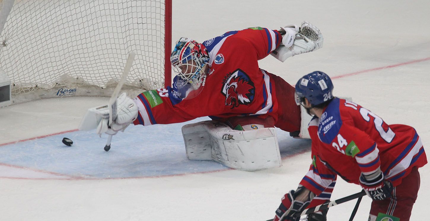 KHL, 6. finále, Lev-Magnitogorsk: Petri Vehanen dostává gól