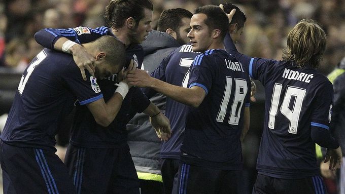 Takhle se Real radoval po gólu Balea, jenže vzápětí domácí Valencia vyrovnala.