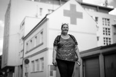 Díky nové práci má žena, která žila s dcerami ve stanu, šanci opustit azylový dům