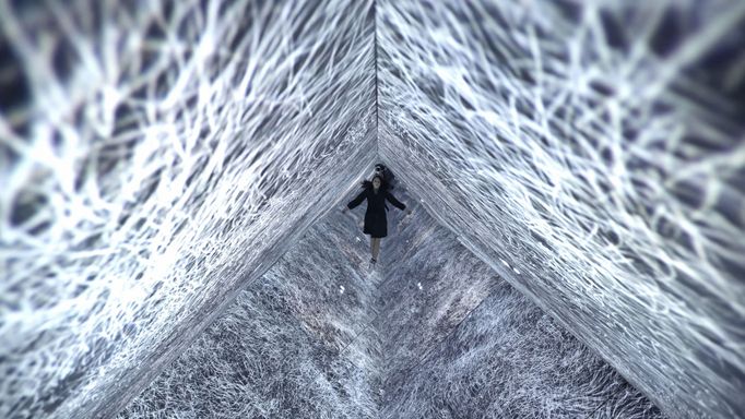 Refik Anadol: Nekonečná místnost, 2015 , čtyřkanálová instalace se sedmi šumovými algoritmy běžícími na speciálně vyrobeném softwaru, 400 × 400 × 400 cm, 14:00 min.