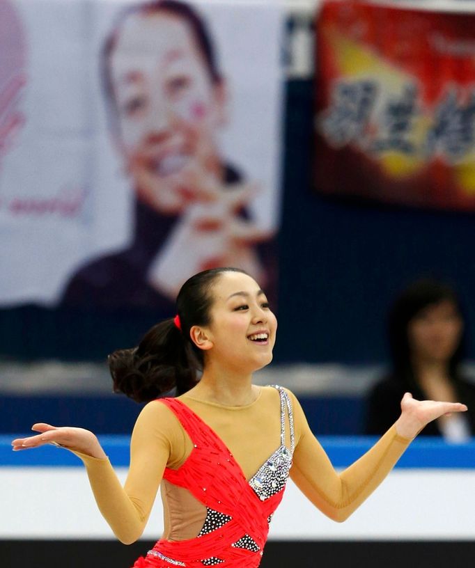 Mao Asadaová byla s krátkým programem spokojená, americkou  rivalku Ashley Wagnerovou porazila o půl bodu.