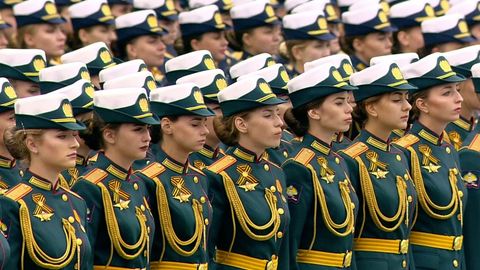 Rusko oslavilo výročí konce války. Budeme zvyšovat prestiž armády, slíbil Putin