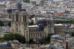 Francouz objevil hodiny podobné těm z Notre-Dame. Zničený chrám tak dostane nové