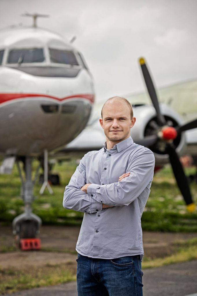 Dan vždy potřeboval pátrat po tom, jak věci fungují. Vybral si studium leteckého inženýrství a jako jeden z mála Čechů vystudoval britskou Cambridge.